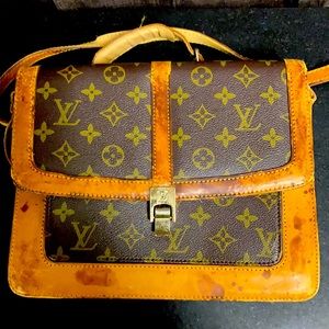 Louis VUITTON PURSE